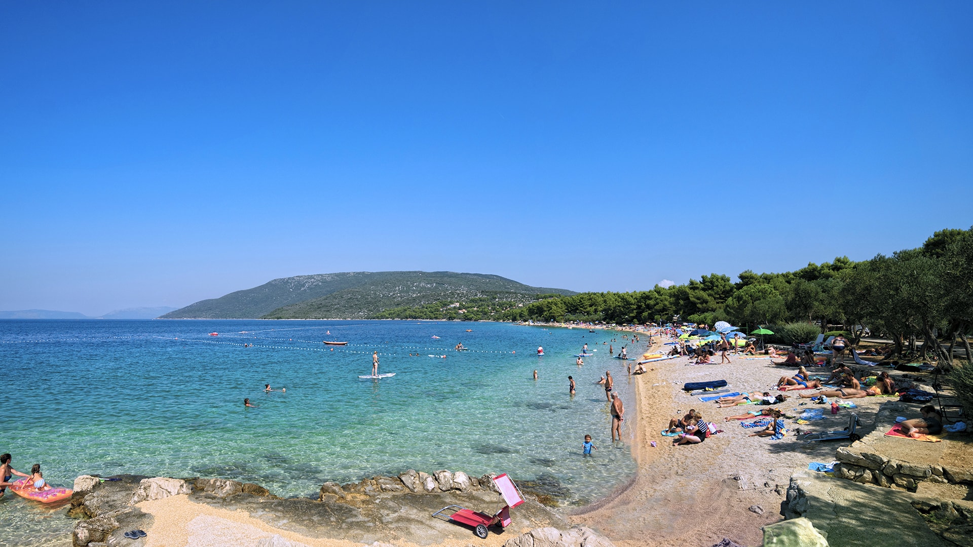 Kiesstrand des Campingplatzes Kovačine